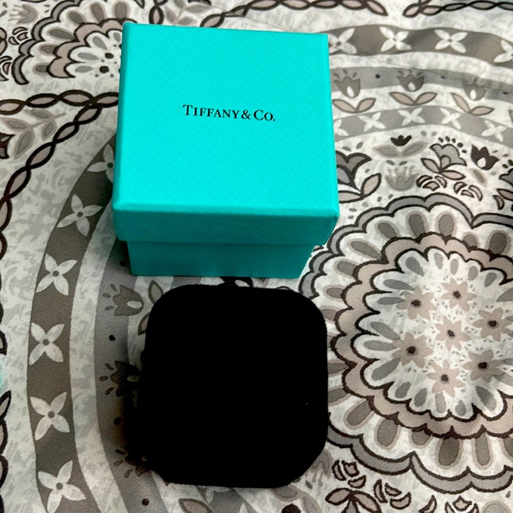 Jewelry box